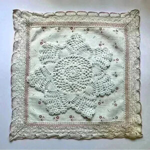 Lovely Vintage Hand Crocheted In Austria Floral Linen Tablecloth Set 13x13”